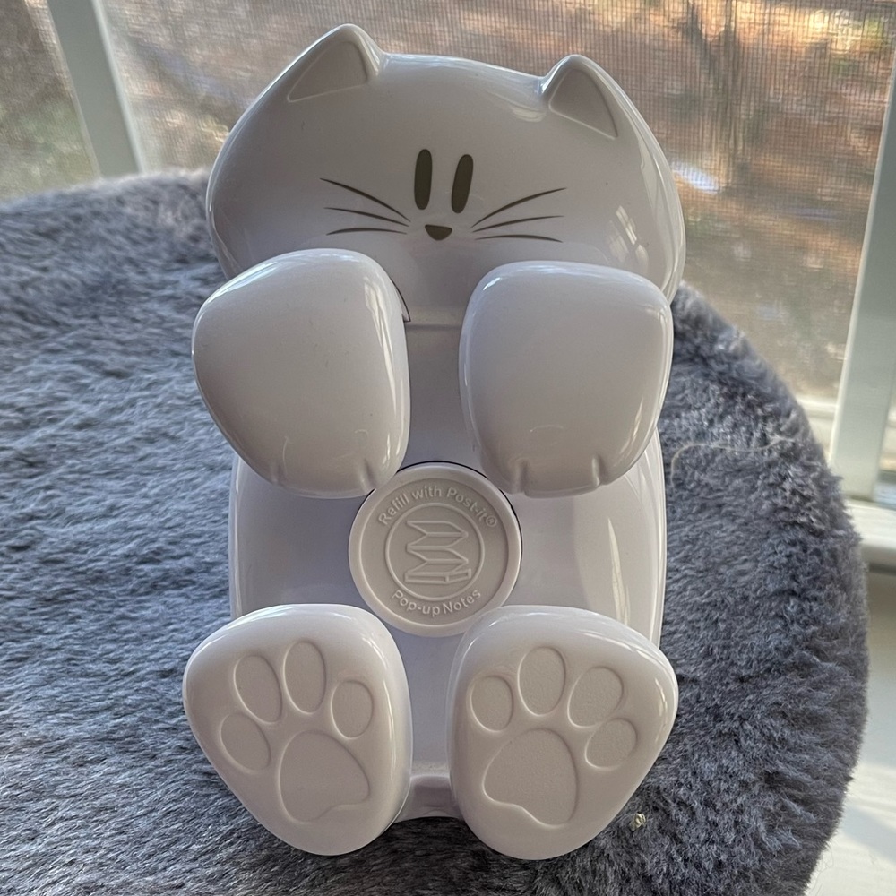 Cat post-it notes holder/dispenser. Like new condition.